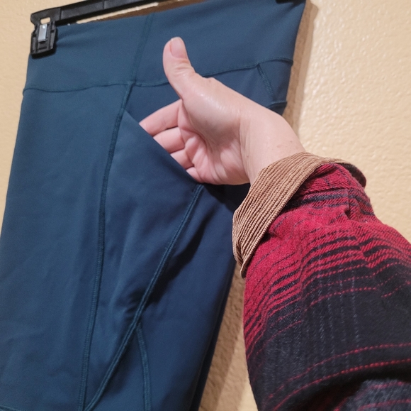 Lululemon shorts - Picture 6 of 7